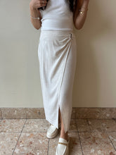 Load image into Gallery viewer, Linen Blend Midi Skirt

