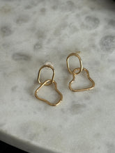 Load image into Gallery viewer, Dainty Abstract Earring
