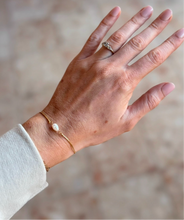 Load image into Gallery viewer, Freshwater Pearl Bracelet
